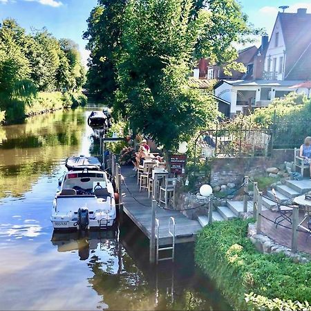 Gaestehaus Kajuete Direkt Am Wasser Friedrichstadt Eksteriør bilde